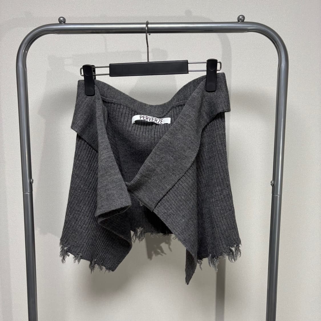 F) PERVERZE 퍼버즈 24시즌 대미지드 니트 케이프 에이프론 상품이미지3