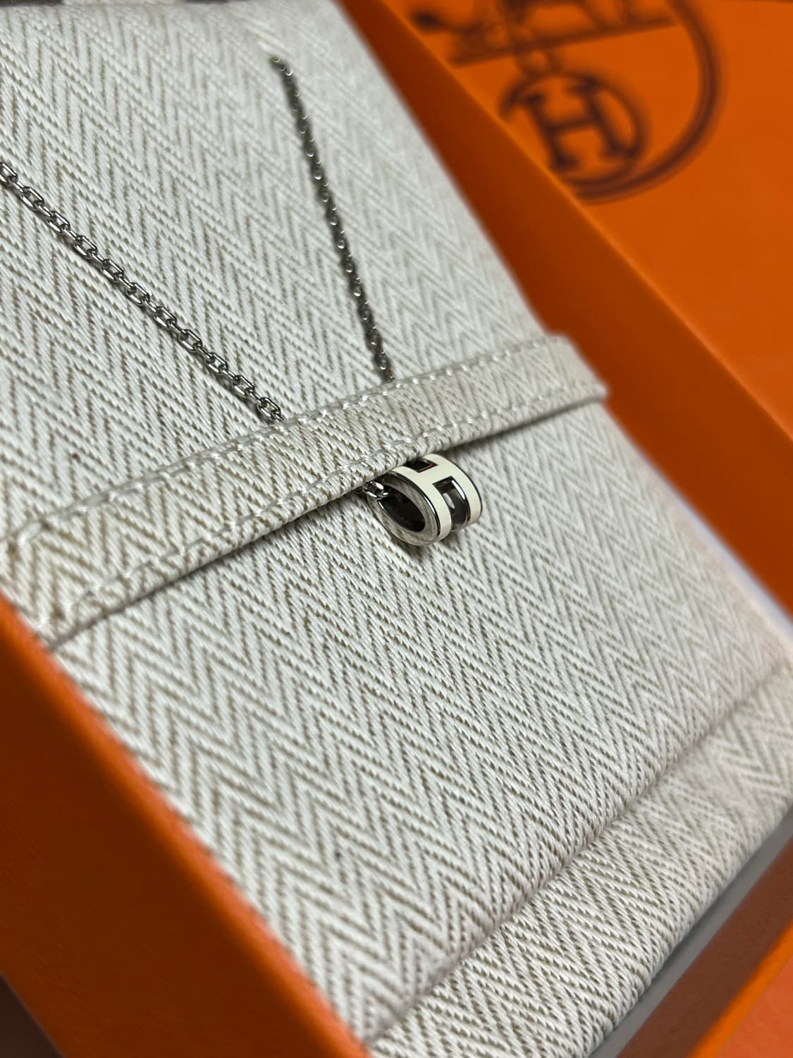 [정품] 새상품급 / 에르메스 팝아슈 미니 목걸이 팔라듐 하드웨어&블랑 상품이미지4