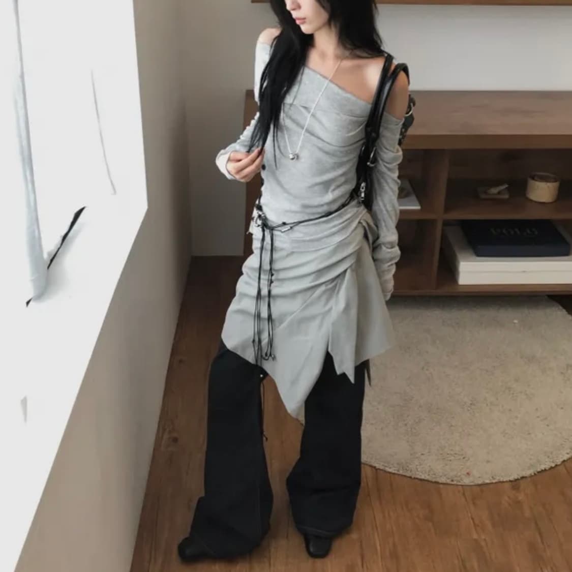 투웨이 오프숄더 언발 단추 티셔츠 상품이미지2