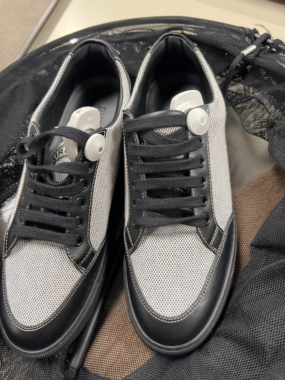 버버리 로우탑 스니커즈 상품이미지3