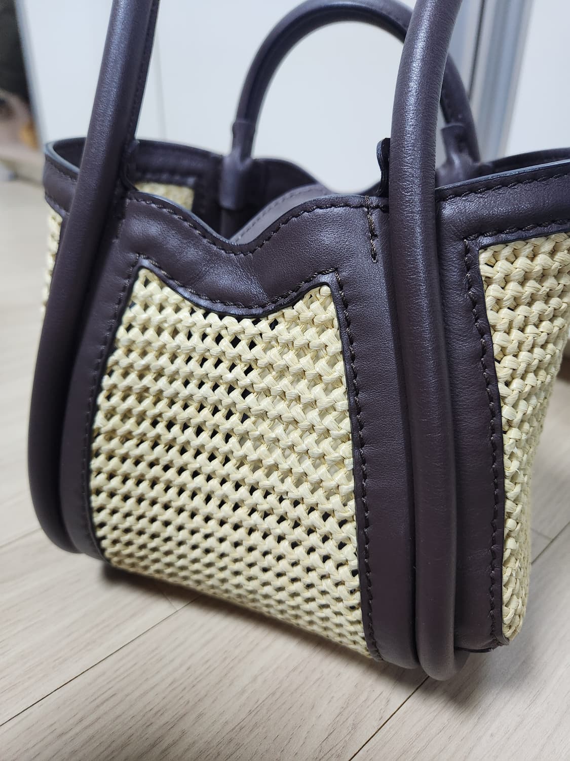 막스마라 라피아 이펙트 토트백 상품이미지3