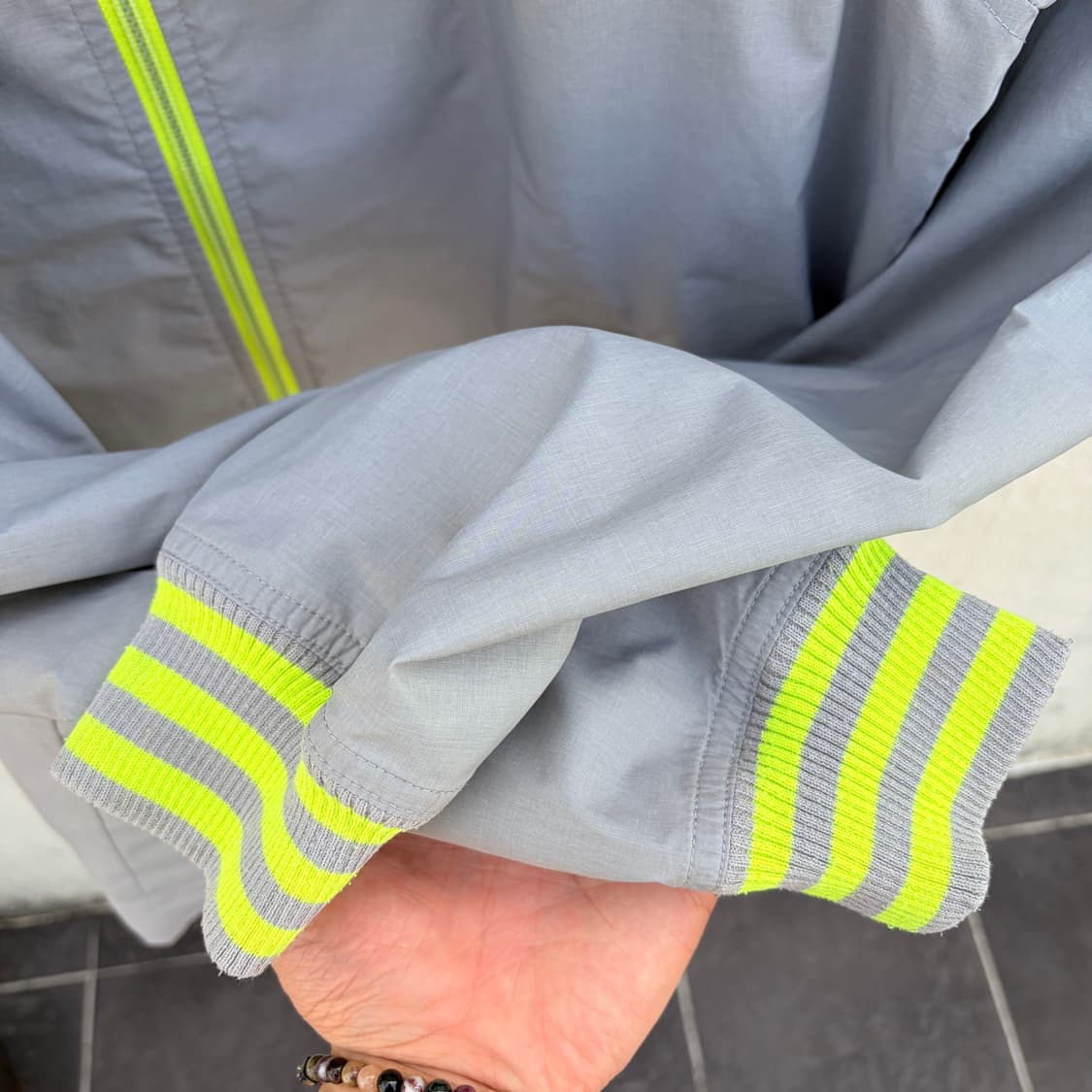 아디다스 그레이 컬러 바람막이 자켓 상품이미지4