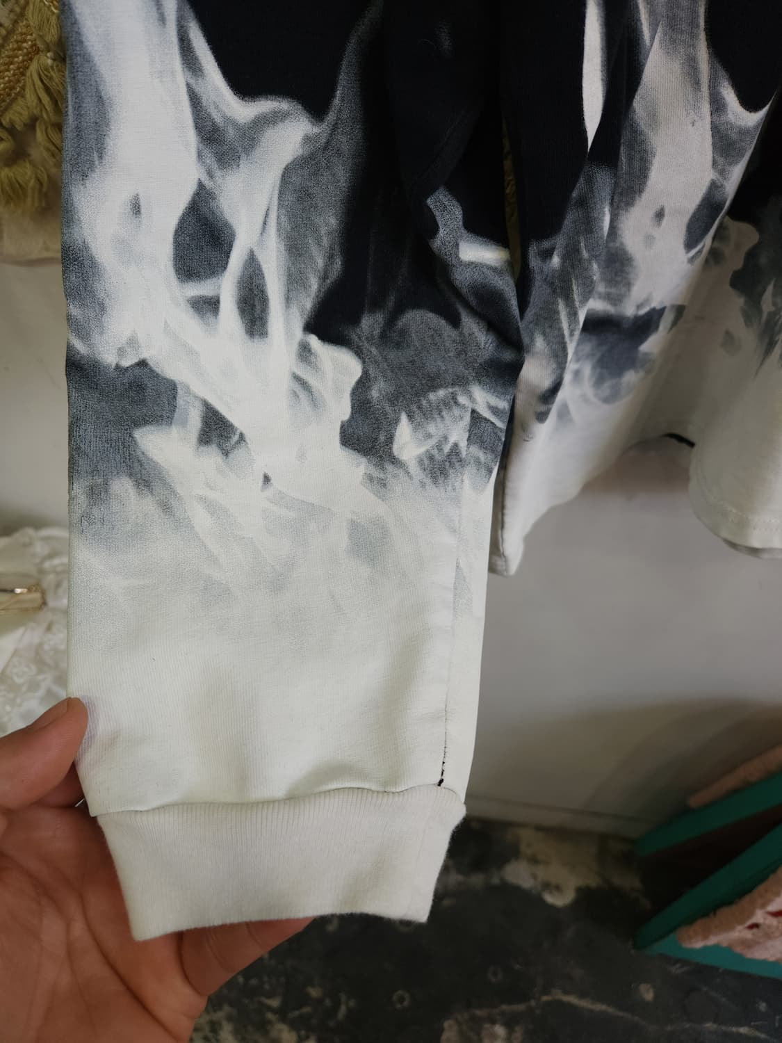 오니츠카타이거 플레임 프린팅 롱슬리브

 상품이미지4