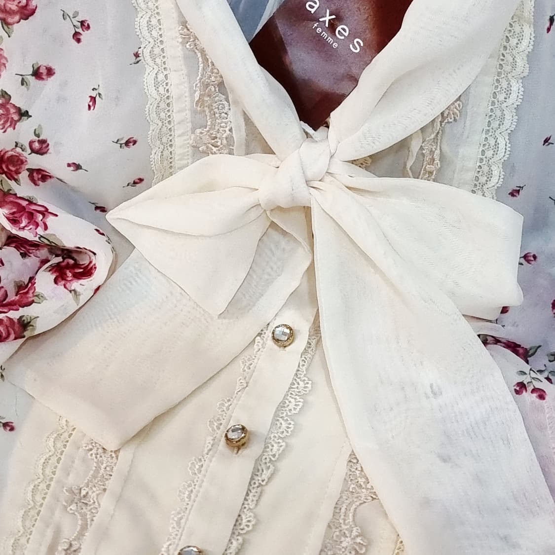 엑시즈팜  시스루 리본타이 프릴 블라우스 상품이미지5