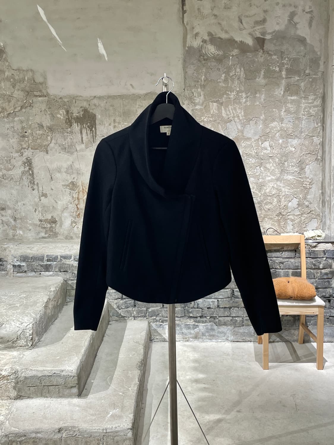 헬무트랭 블랙 카라넥 비대칭 집업 울 크롭 자켓 상품이미지1