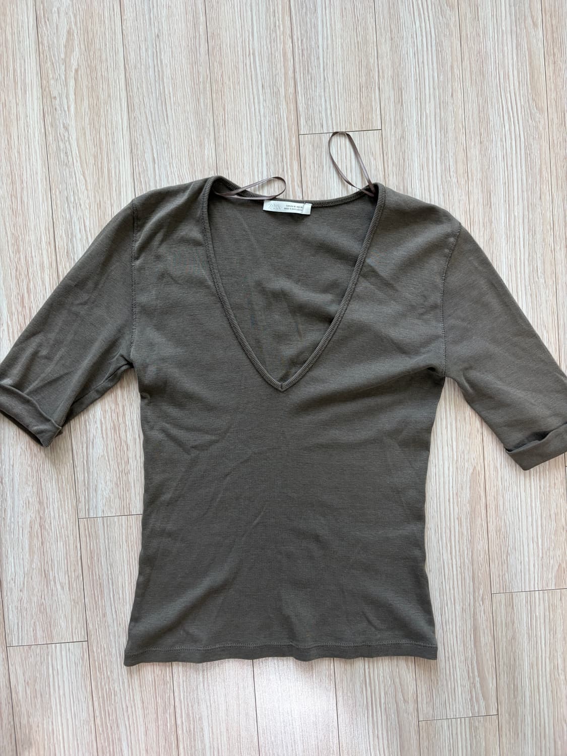 Zara 자라 브이넥 7부 티셔츠 카키 상품이미지1