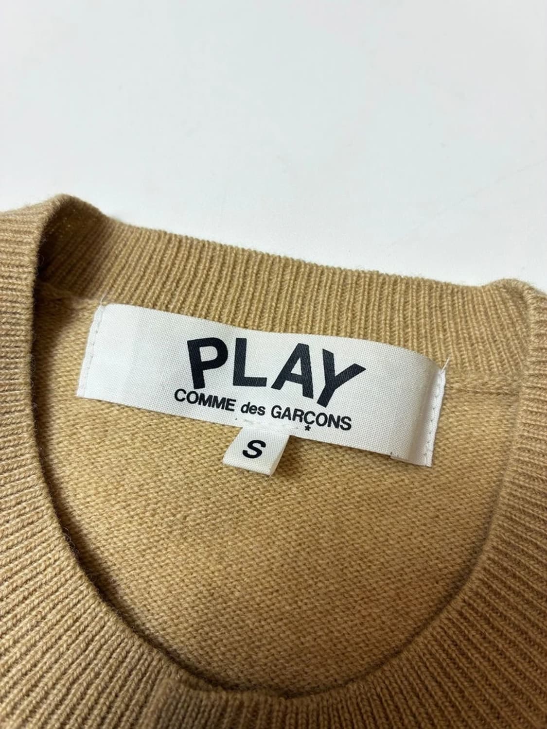 꼼데가르송 우먼스 하트 로고 니트 가디건 PN8209 상품이미지7