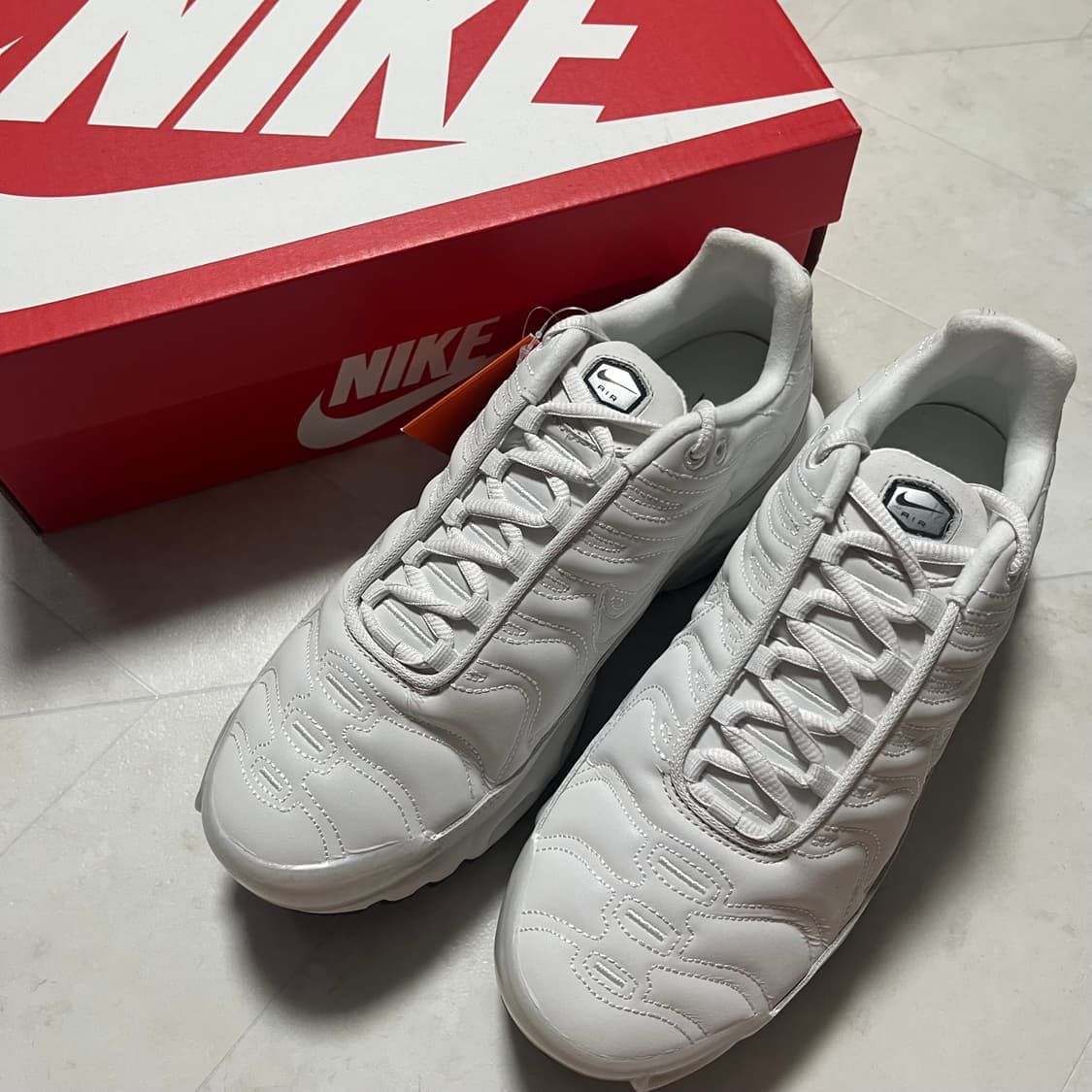 새상품(255) 나이키 에어맥스 플러스 플래티넘 화이트 상품이미지2