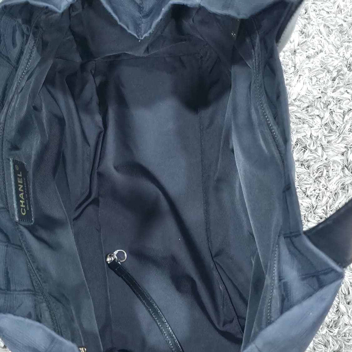 샤넬 트래블라인 나일론 토트백 블랙 상품이미지4