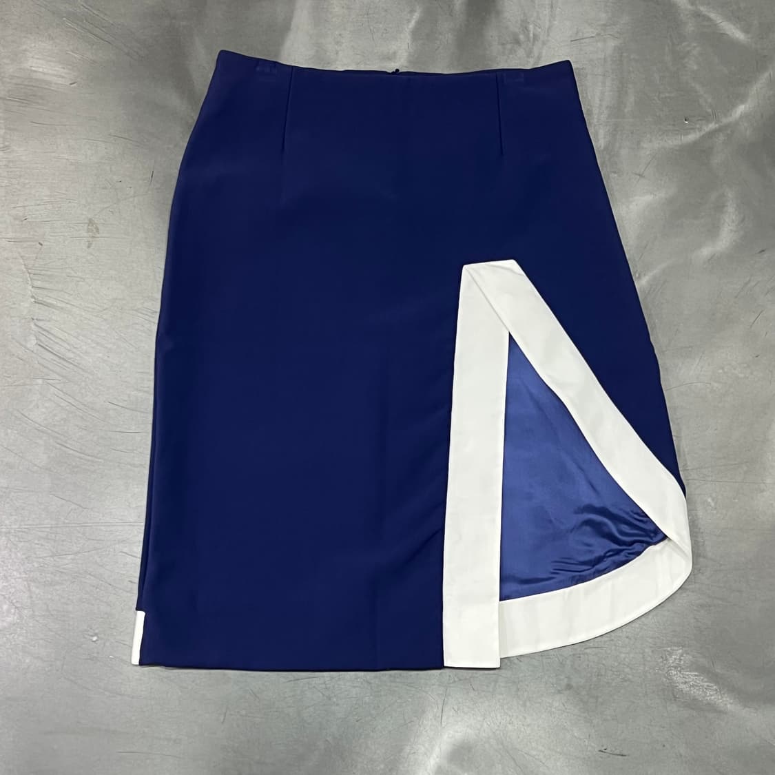  jw앤더슨 배색 미디 스커트 y16030 상품이미지1