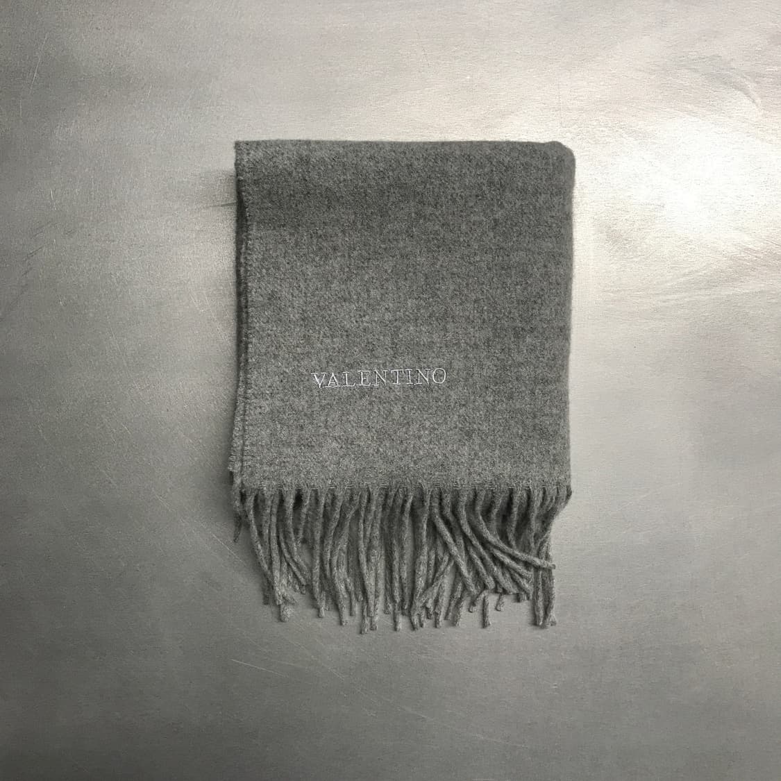 발렌티노 로고 머플러 그레이 상품이미지2
