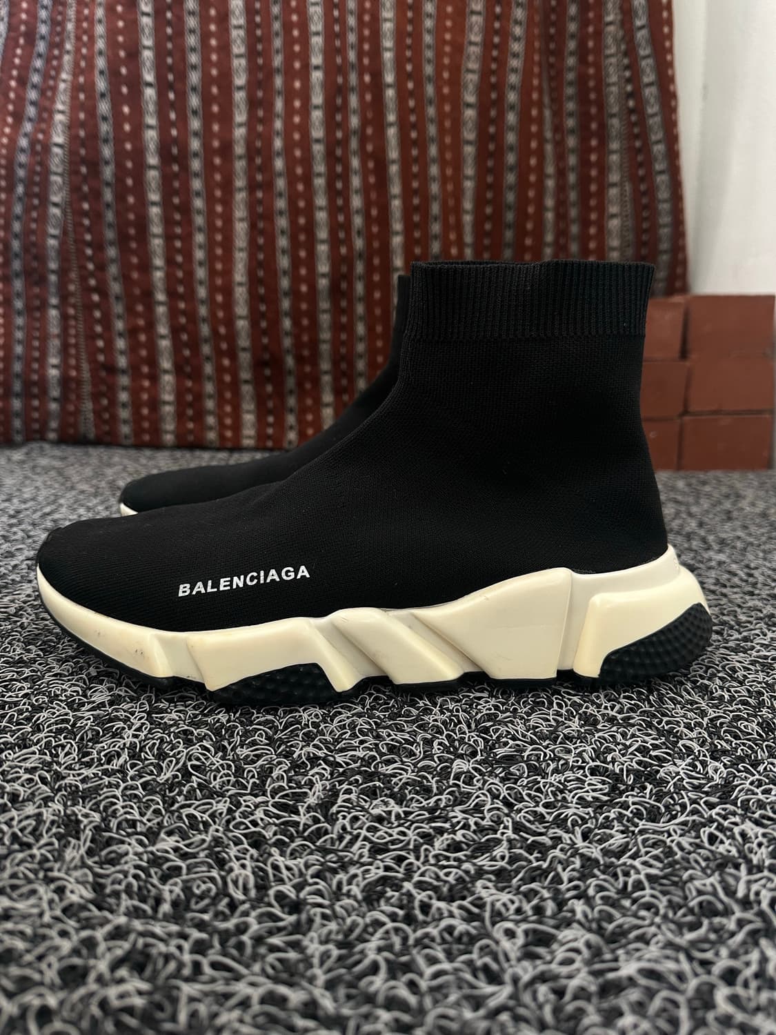 발렌시아가 스피드러너 블랙 250 상품이미지1