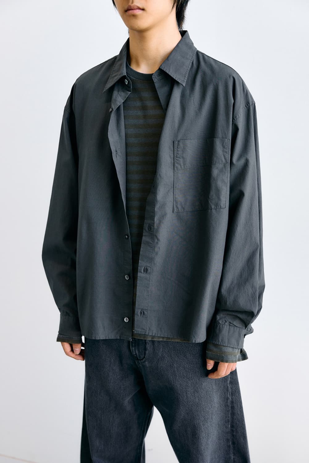 해칭룸 크롭셔츠 차콜 4사이즈 상품이미지2