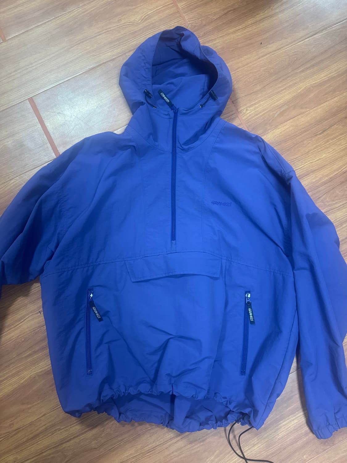 그라미치X인세인게러지 아노락 바람막이 L 판매합니다. 상품이미지3