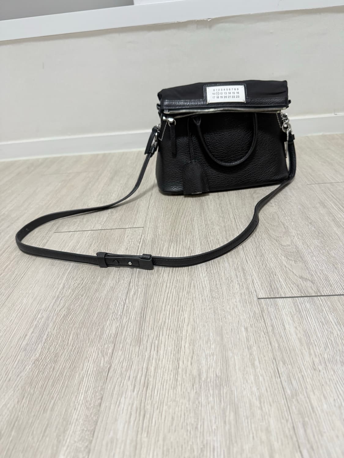 메종 마르지엘라 5AC 스몰 블랙 상품이미지1