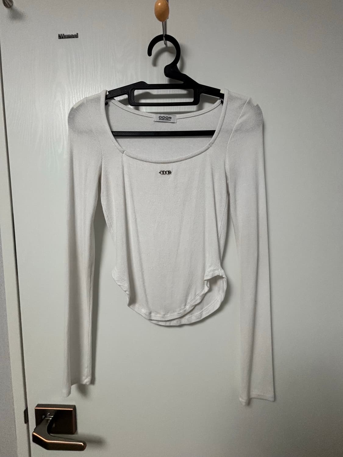 오도어 스퀘어 긴팔 티셔츠 상품이미지3