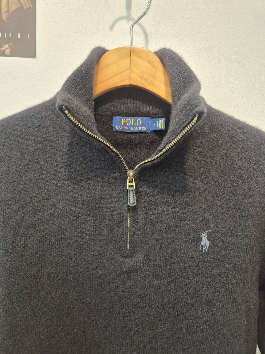 폴로 랄프로렌 반집업 캐시미어니트입니다
색상은 검정색 사이즈 M 상품이미지2