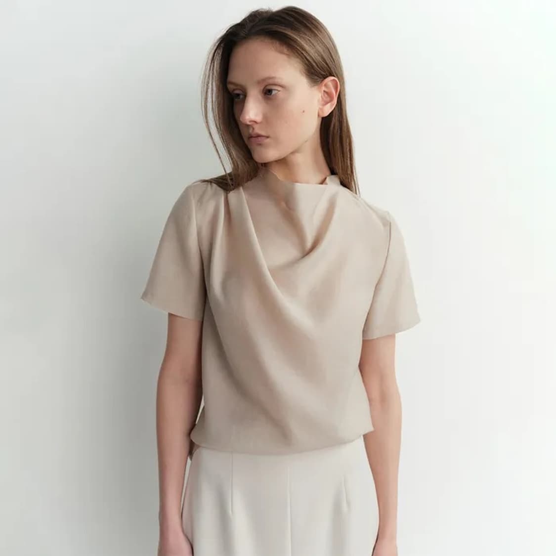 이아 cowl 넥 블라우스 - 베이지 상품이미지2