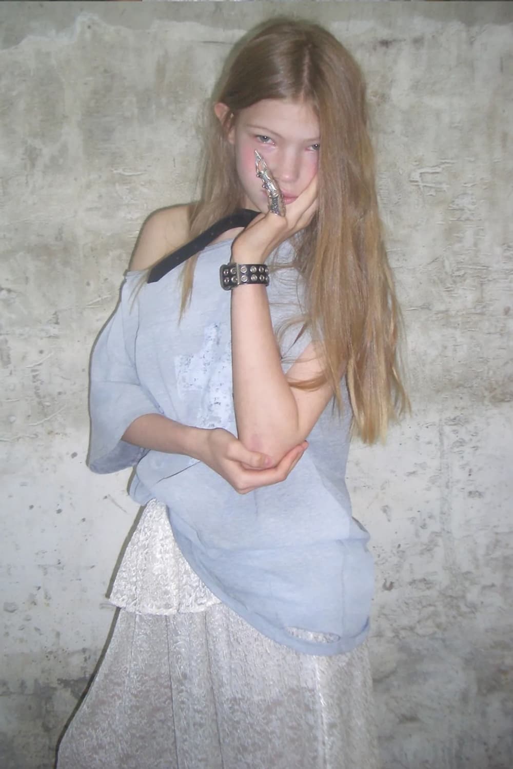 Dared 데어드 SCORED SLASH T-SHIRT 원오프숄더 티셔츠 상품이미지1