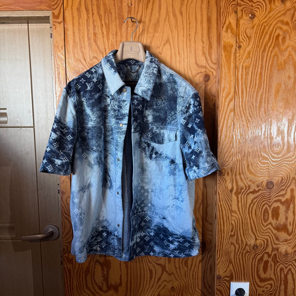 루이비통 모노그램 반다나 데님 셔츠 판매 합니다. 상품이미지2