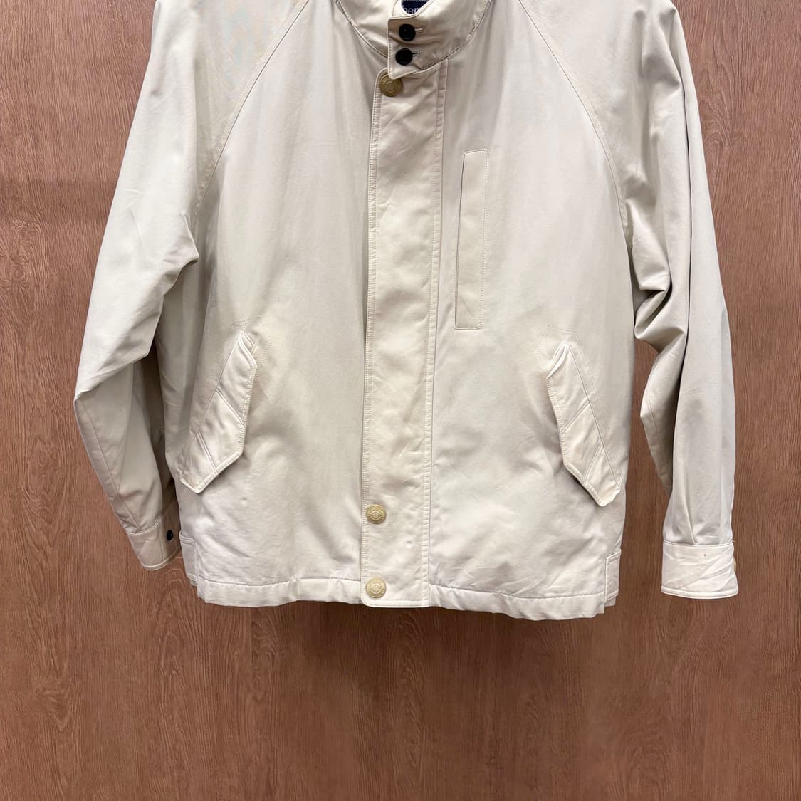 버버리 코튼 블루종 플랩 포켓 커프스 조절 버튼 티데일 스톤 베이지 상품이미지5