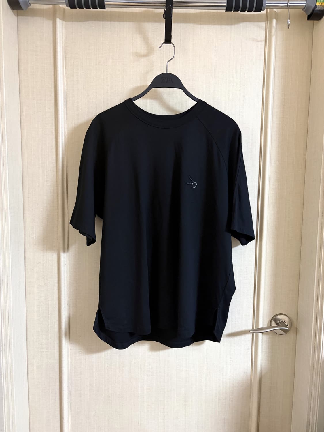 송지오 디즈니 오스왈드 자수 티셔츠 블랙 46 상품이미지3