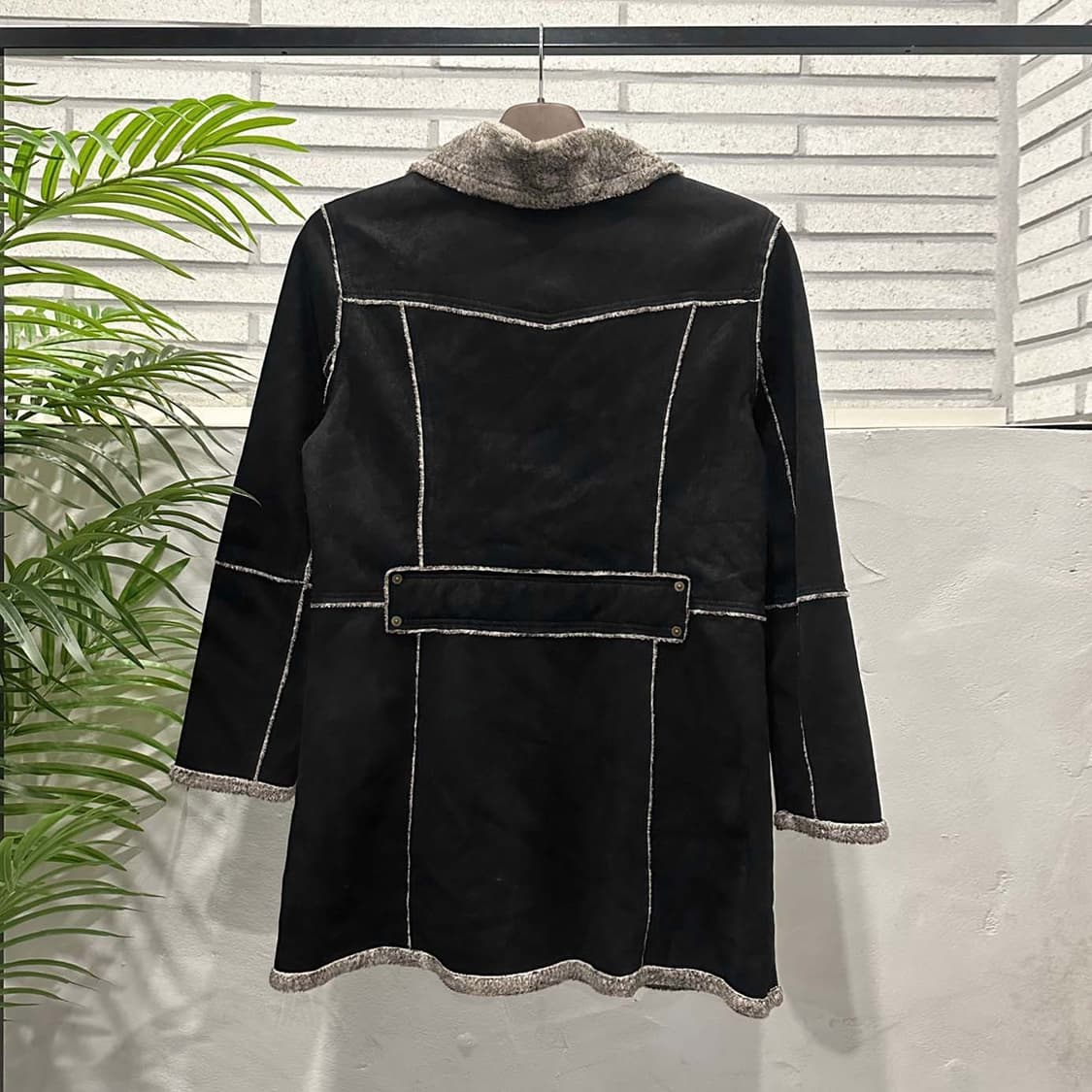 JPN VINTAGE 무스탕 롱 코트 카라넥 파이핑 투포켓 디테일 블랙 상품이미지3