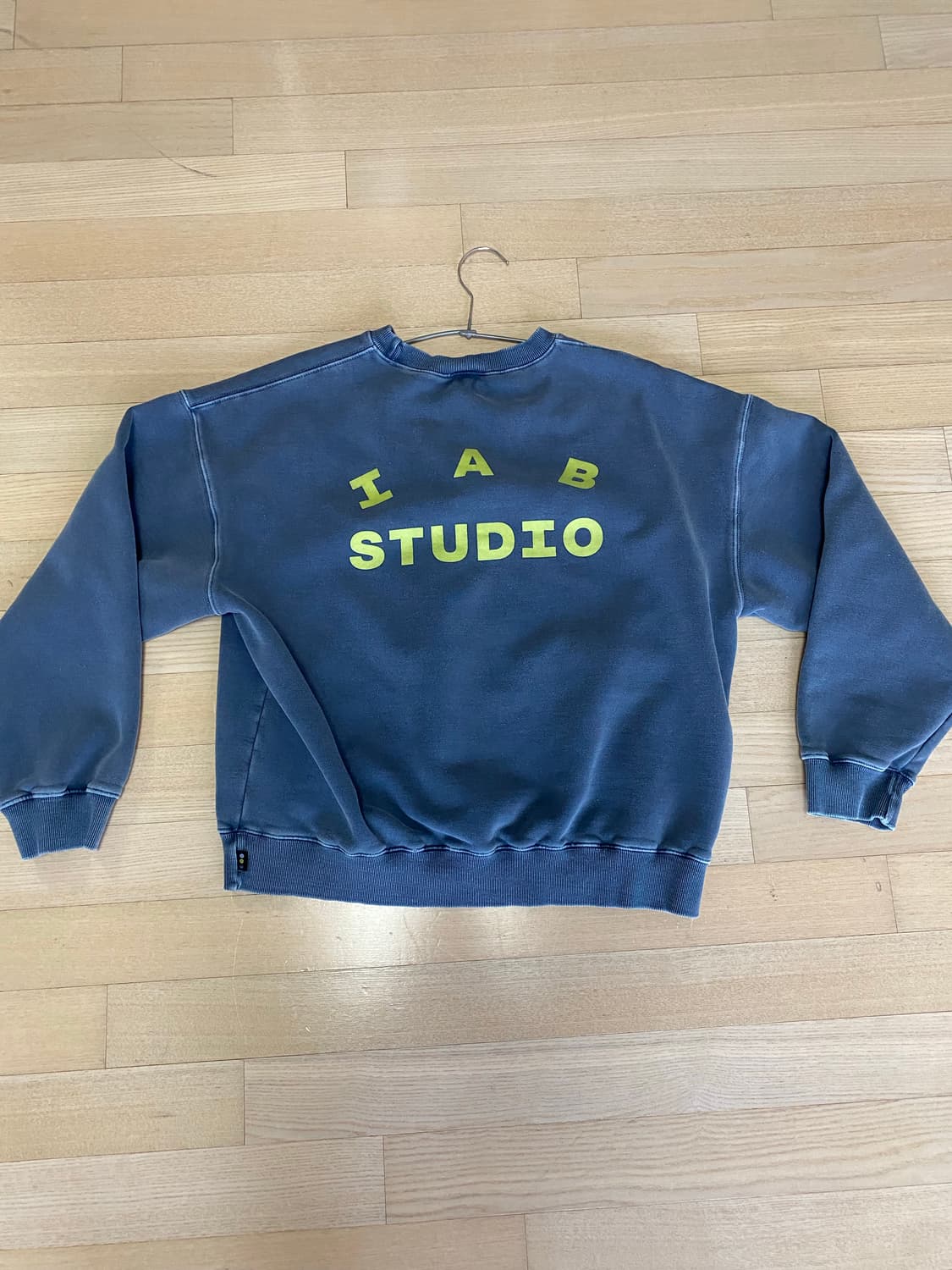 아이앱 스튜디오 피그먼트 맨투맨 상품이미지2