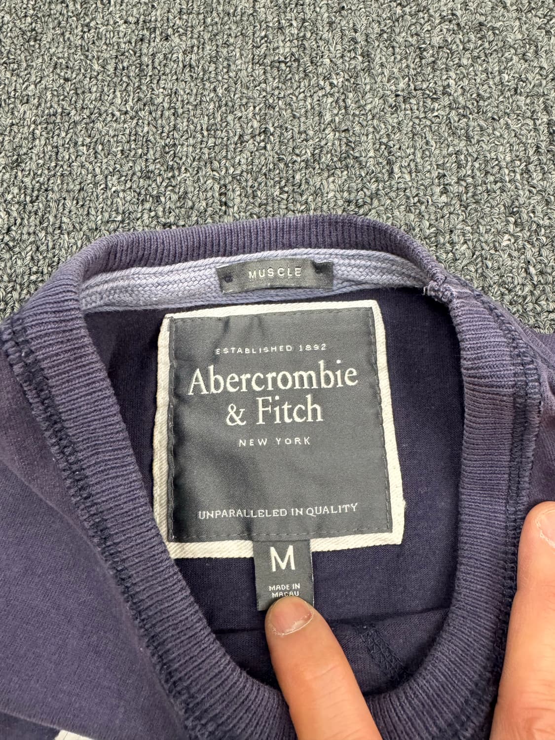 M)아베크롬비 빈티지 패치 포인트 네이비 롱슬리브 상품이미지3