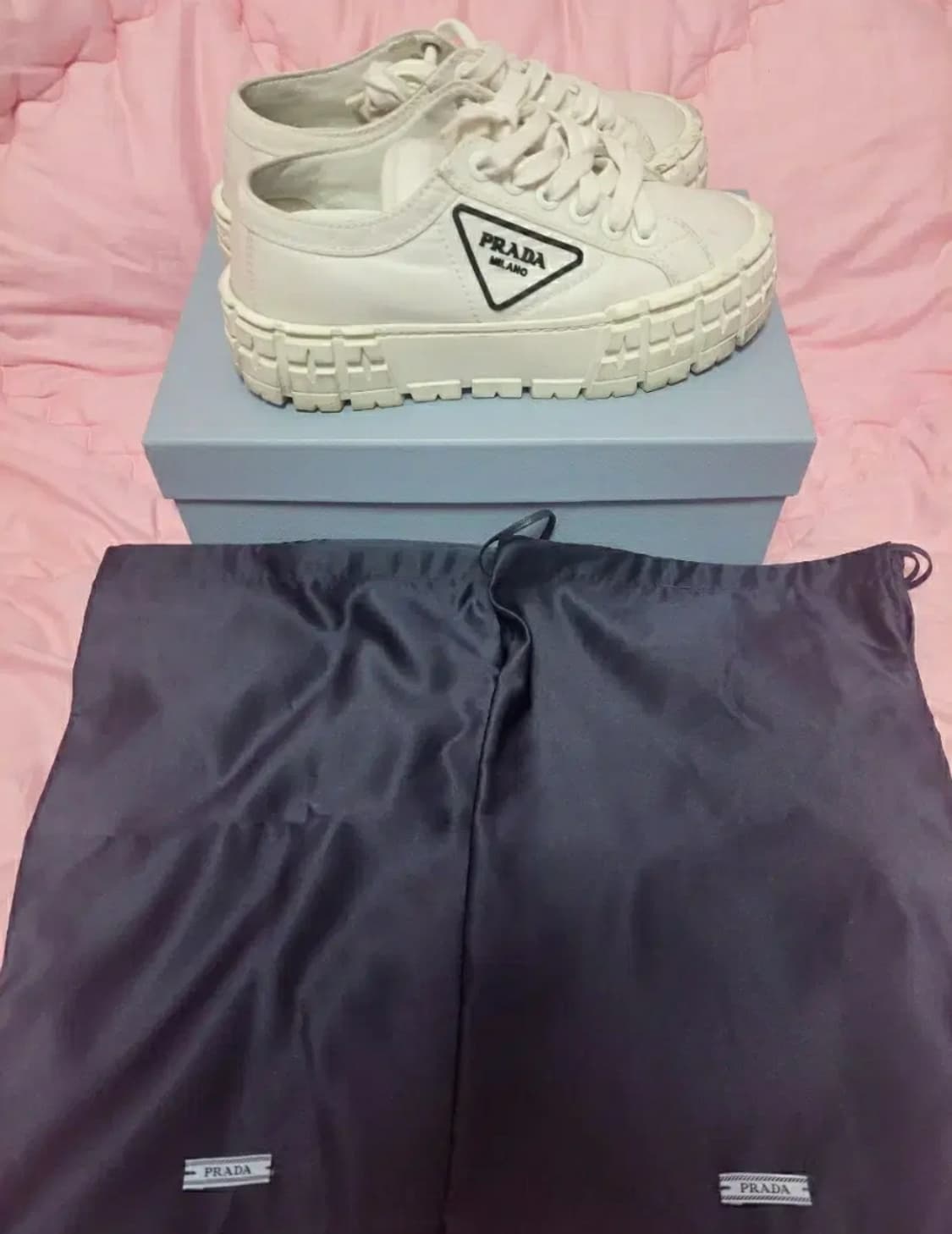 정품)급처상태좋음!프라다 삼각로고더블휠 개버딘 리나일론스니커즈키높이운동화 상품이미지3
