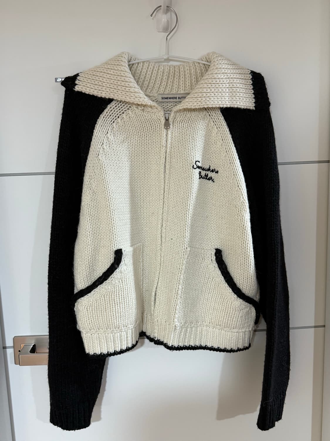 썸웨어버터 레터 알파카 니트집업 블랙 상품이미지6