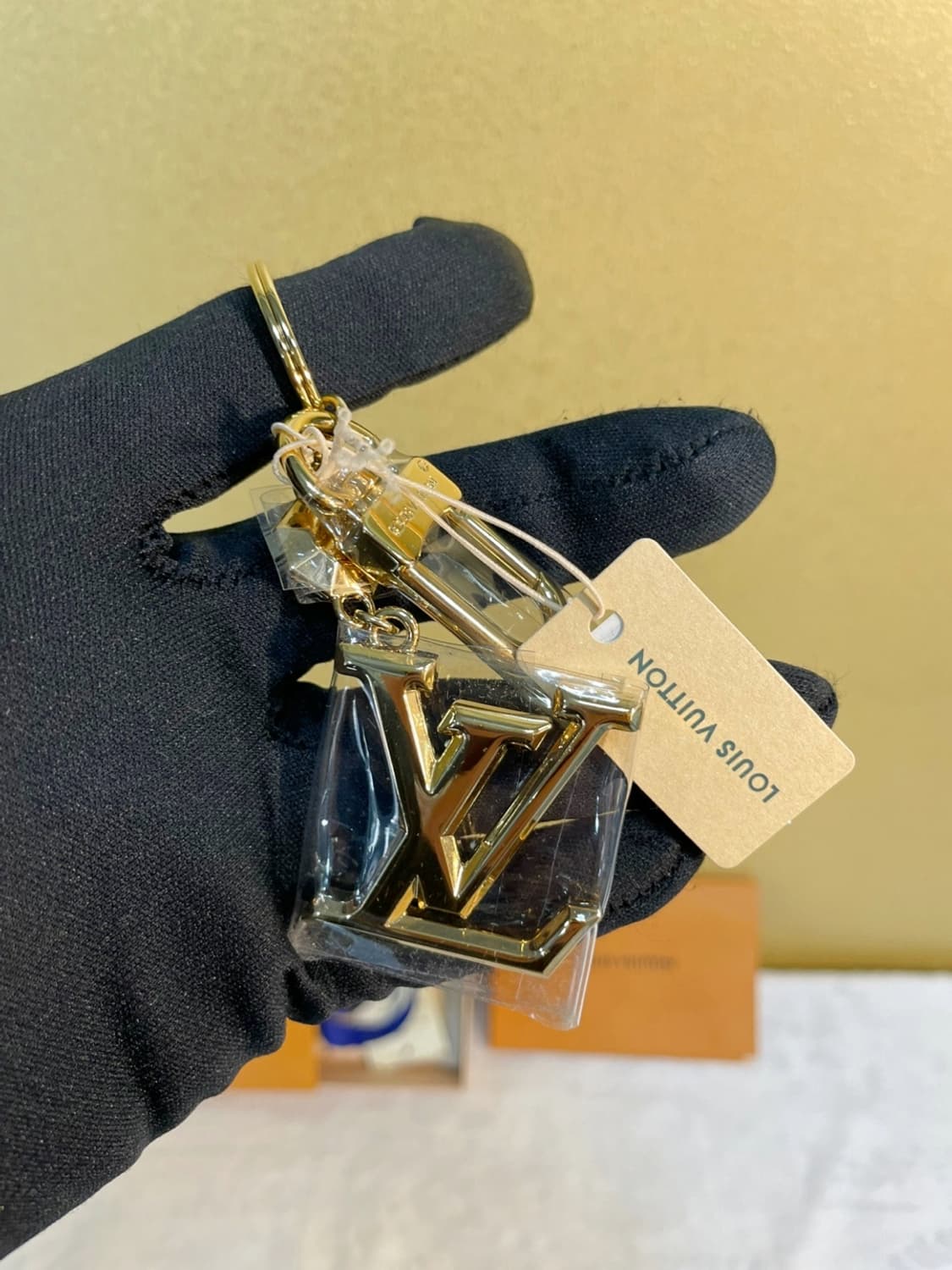 루이비통 LV 파셋 키홀더 골드 상품이미지1