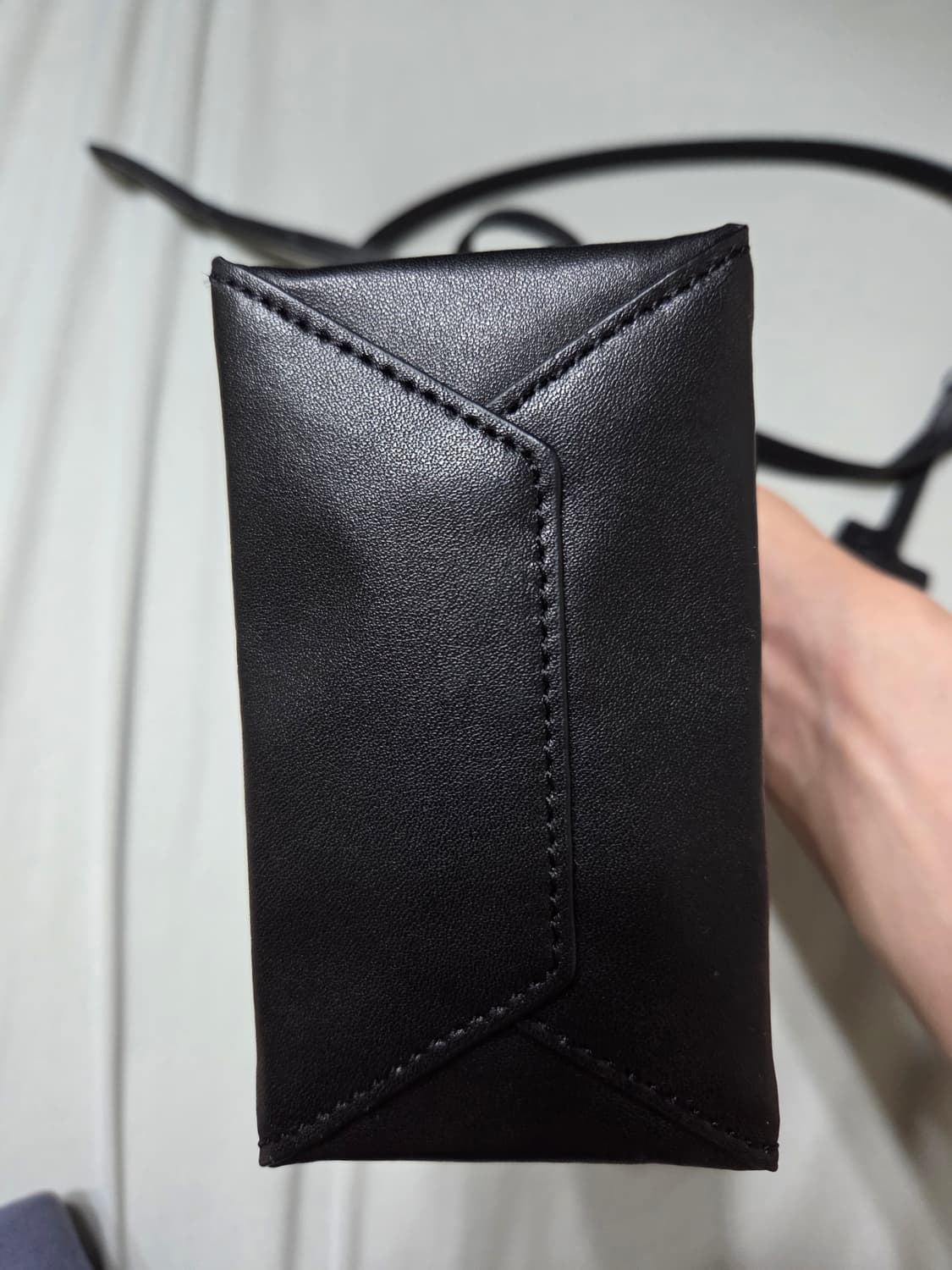 아더에러 스몰 쇼퍼백 느와르 (가죽) 상품이미지7