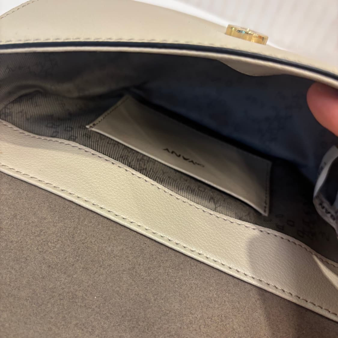 정품 오야니 로티새들 크로스백     상품이미지9