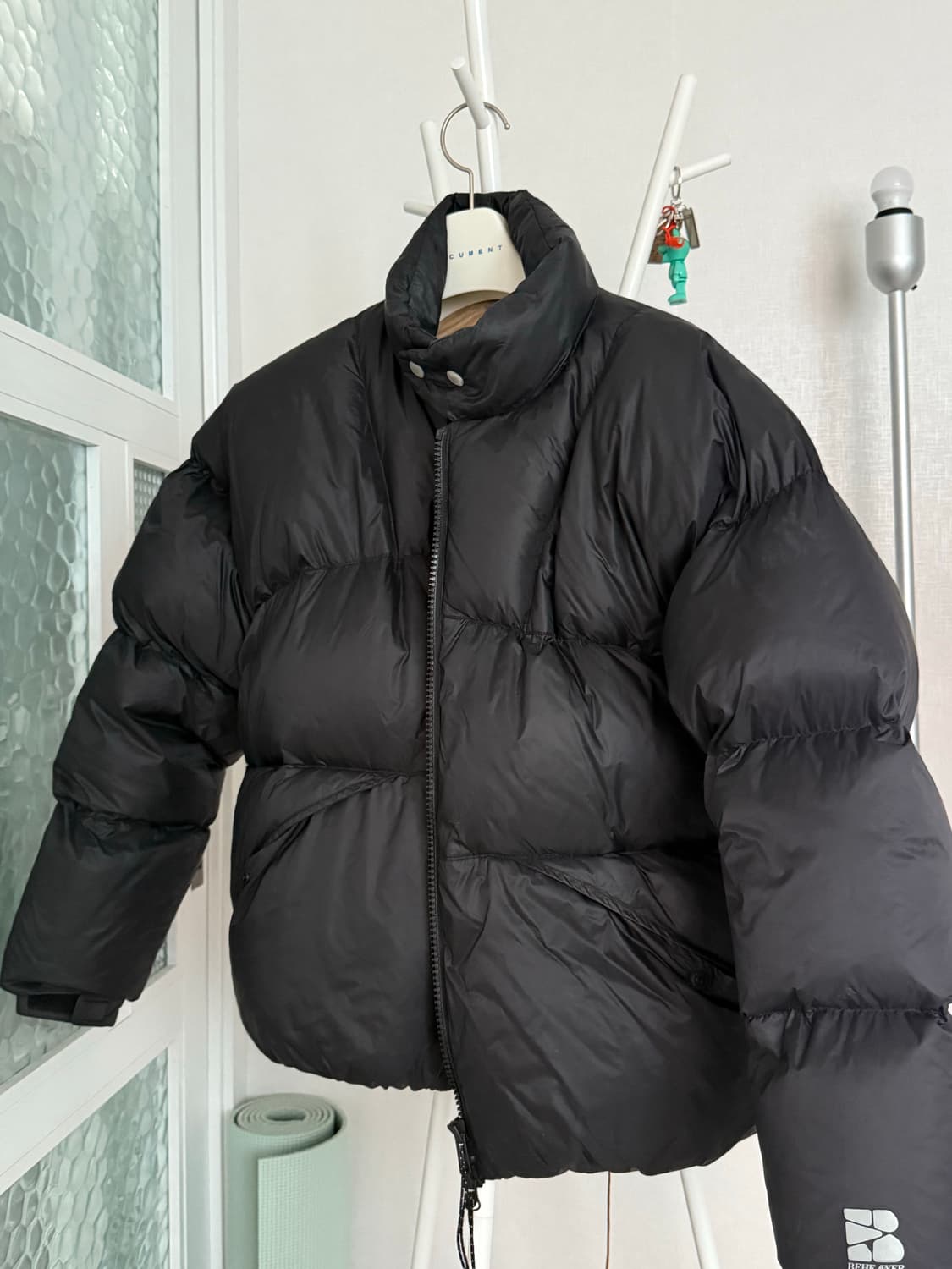 비헤비어 폴라 덕다운 패딩 블랙  상품이미지3