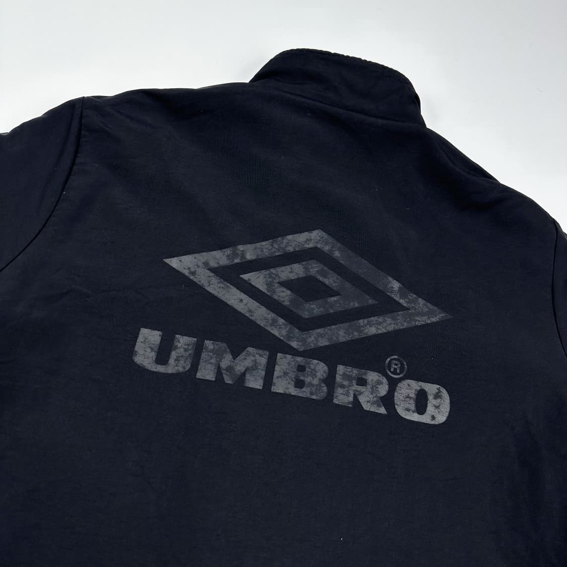 엄브로 백로고 우븐 리버시블 양털 후리스 블랙 M 상품이미지9