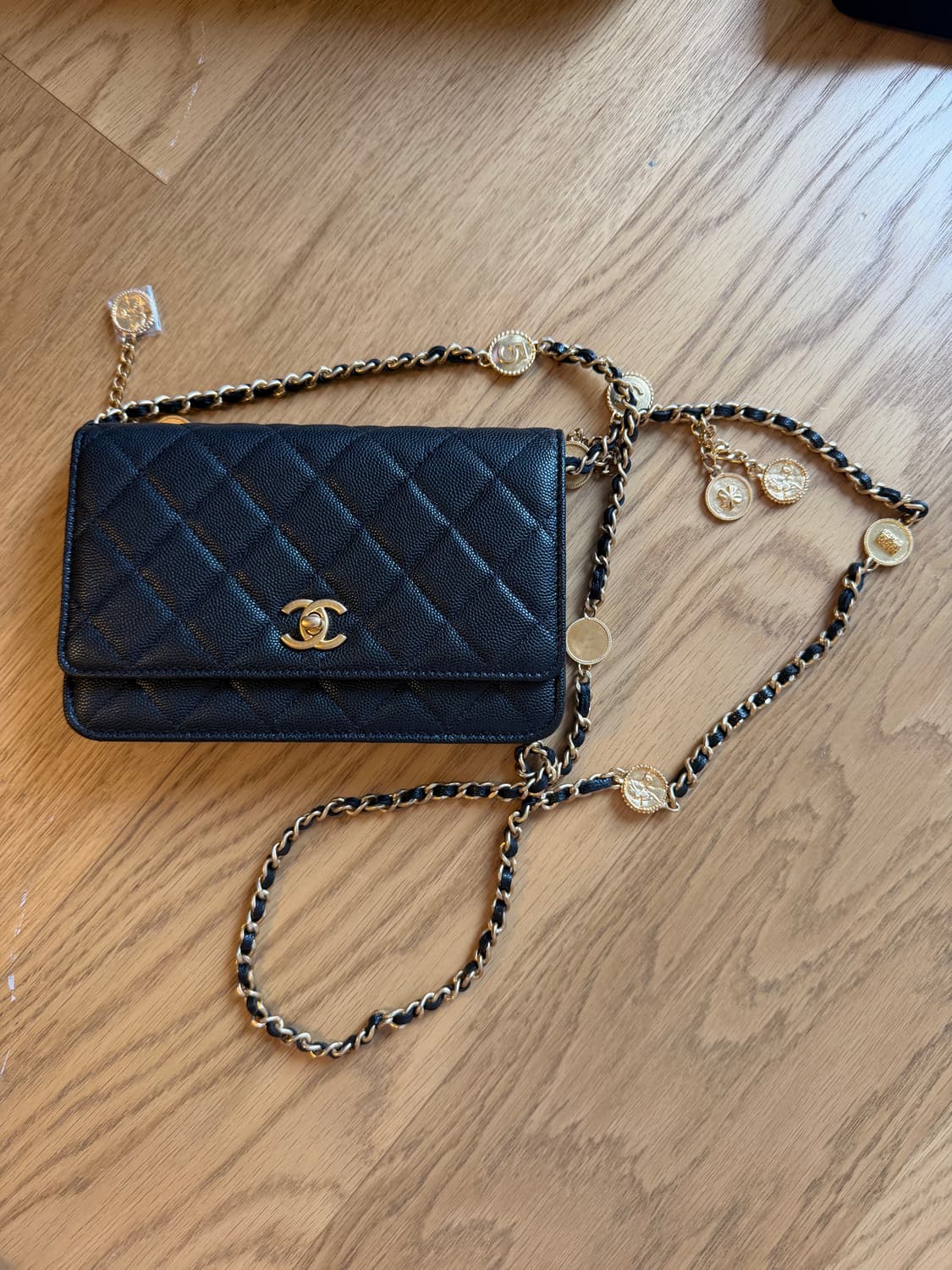 샤넬 클래식 캐비어 WOC 골드코인 상품이미지3