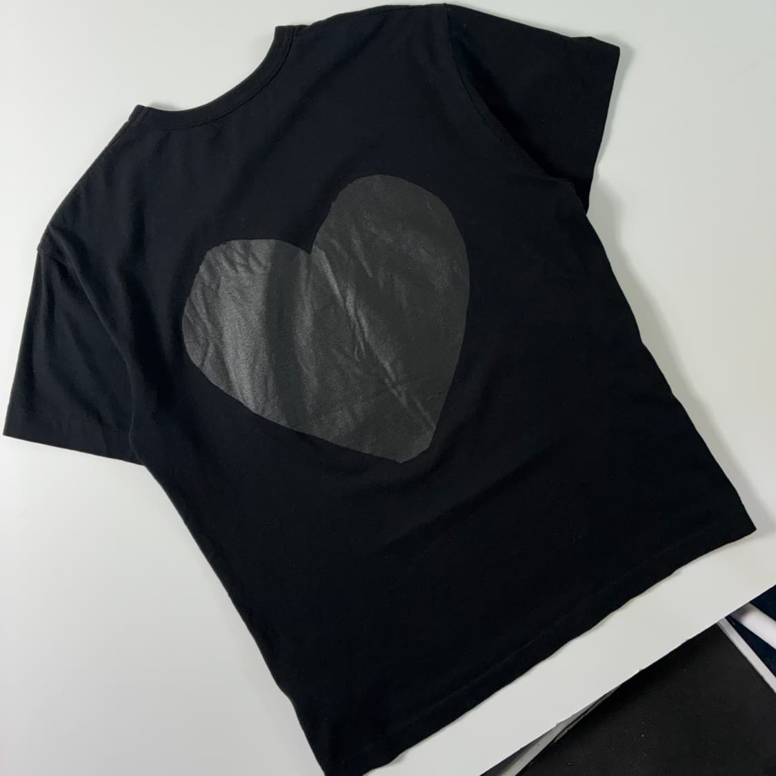 Comme des Garcons  꼼데가르송 빅하트 블랙 반팔 티셔츠   상품이미지3