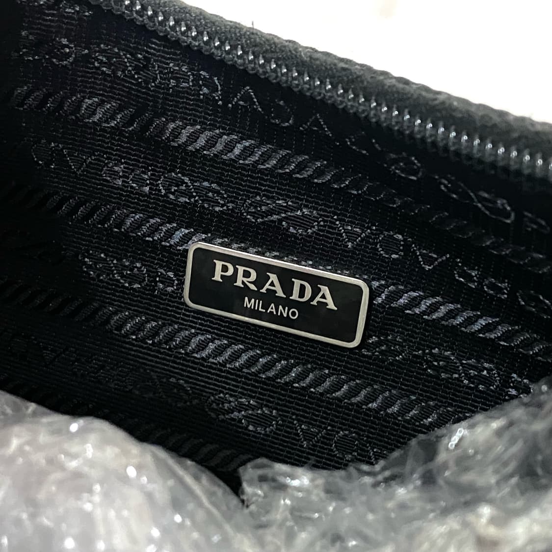 거의새것 프라다 리에디션 2000 리나일론 숄더백 블랙 1NE515 상품이미지9