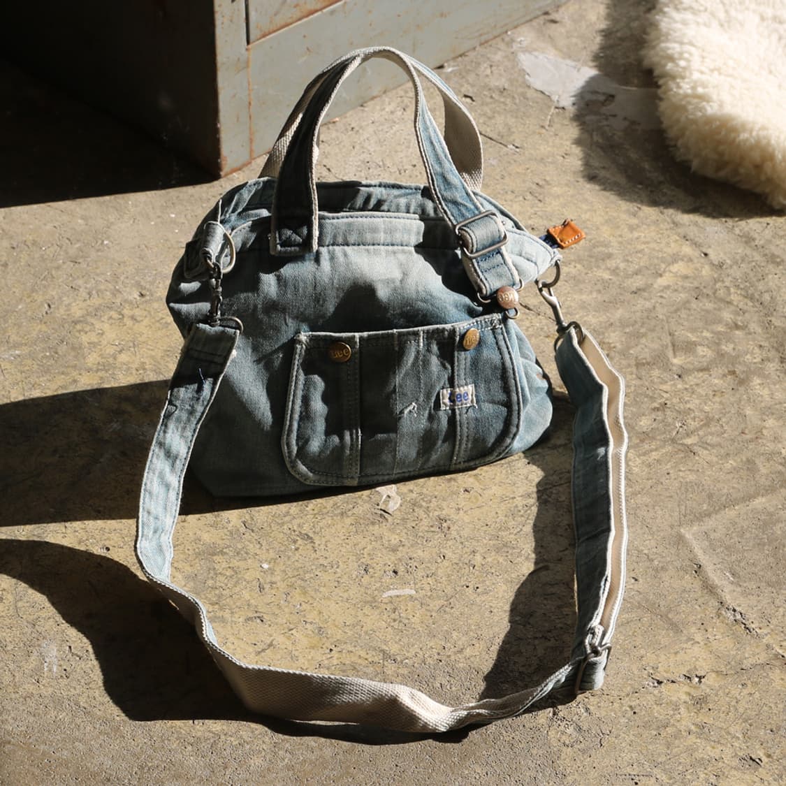 Lee 데님 크로스백 상품이미지1