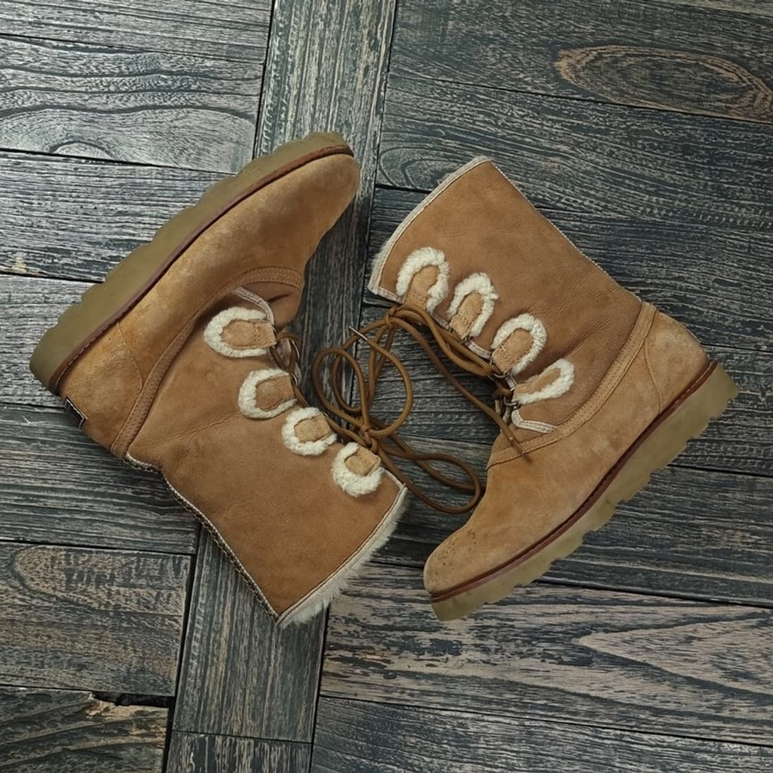 [어그] 스웨이드 레이스업 양모 어그 부츠 M18063  상품이미지1