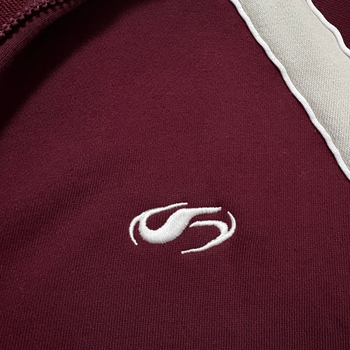 필루미네이트 스웻집업 상품이미지3