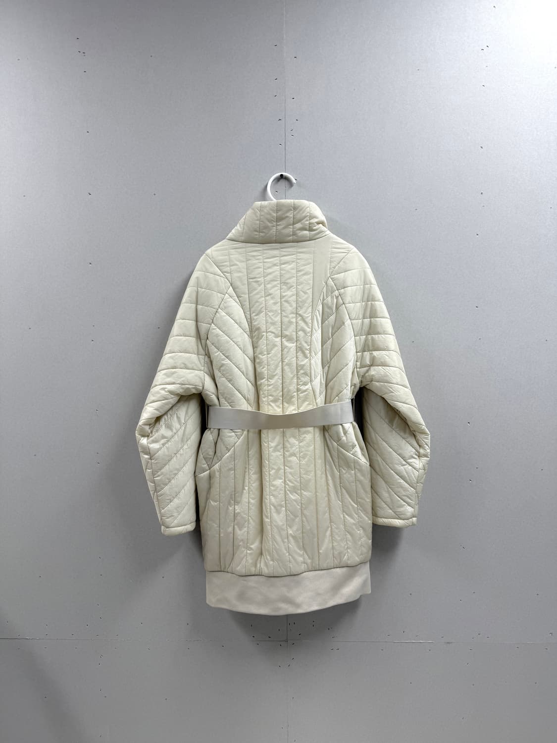 여성 xs (55) / 아디다스 벨티드 퀄팅 패딩 코트 아이보리 상품이미지7