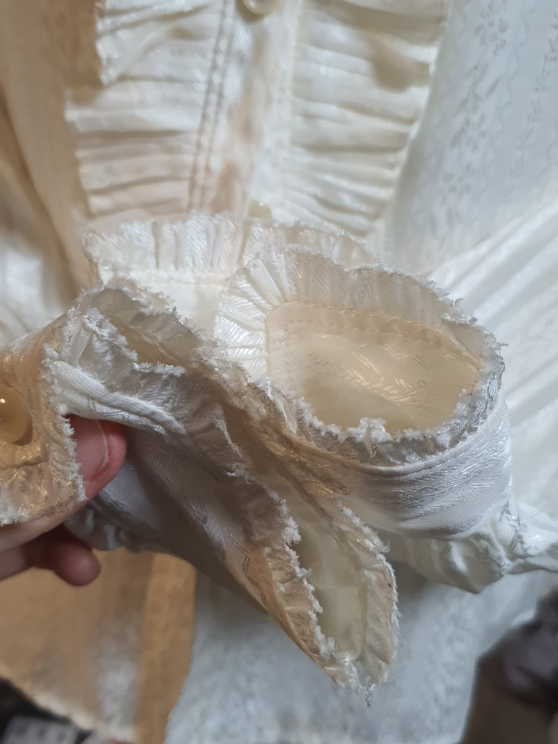 [지뢰계] 아이보리 프릴 장식 블라우스 상품이미지4