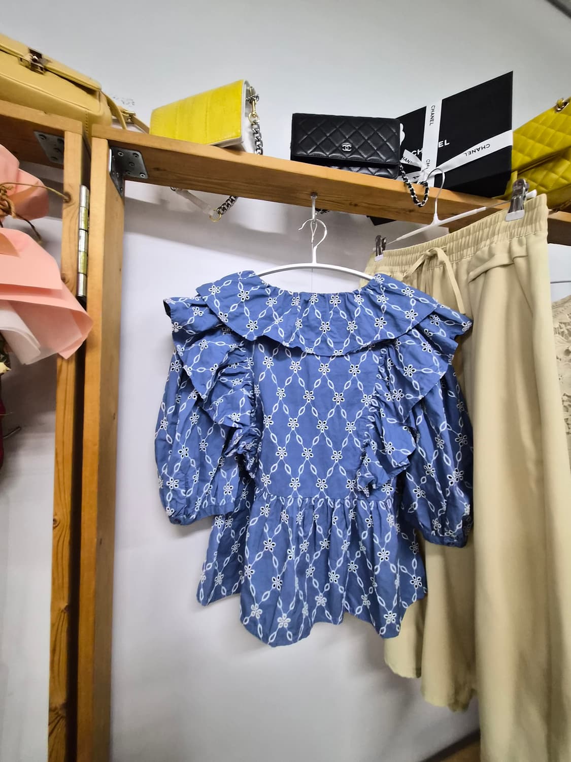 자라 펀칭자수 프릴벌룬 블라우스.난닝구 옐로베이지 와이드팬츠 상품이미지6