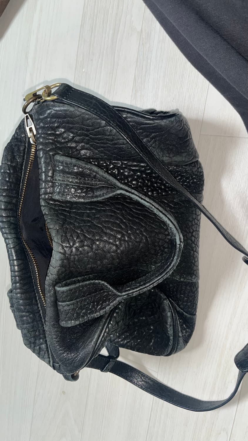 알렉산더왕 로코백 하자 상품이미지5