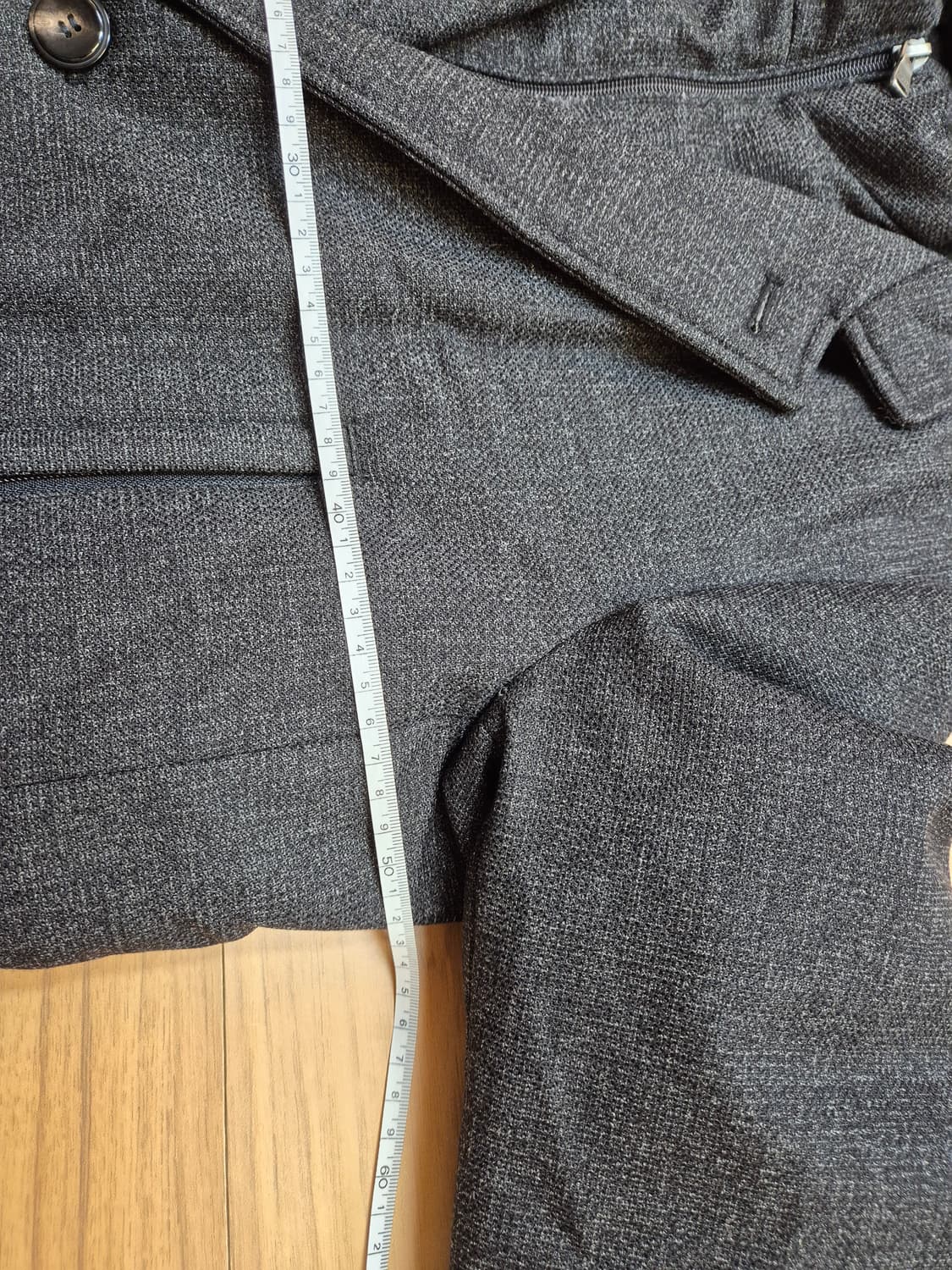 DKNY 남성 자켓 M사이즈 판매합니다. 모 99% 재질이라 고급스럽고  상품이미지7