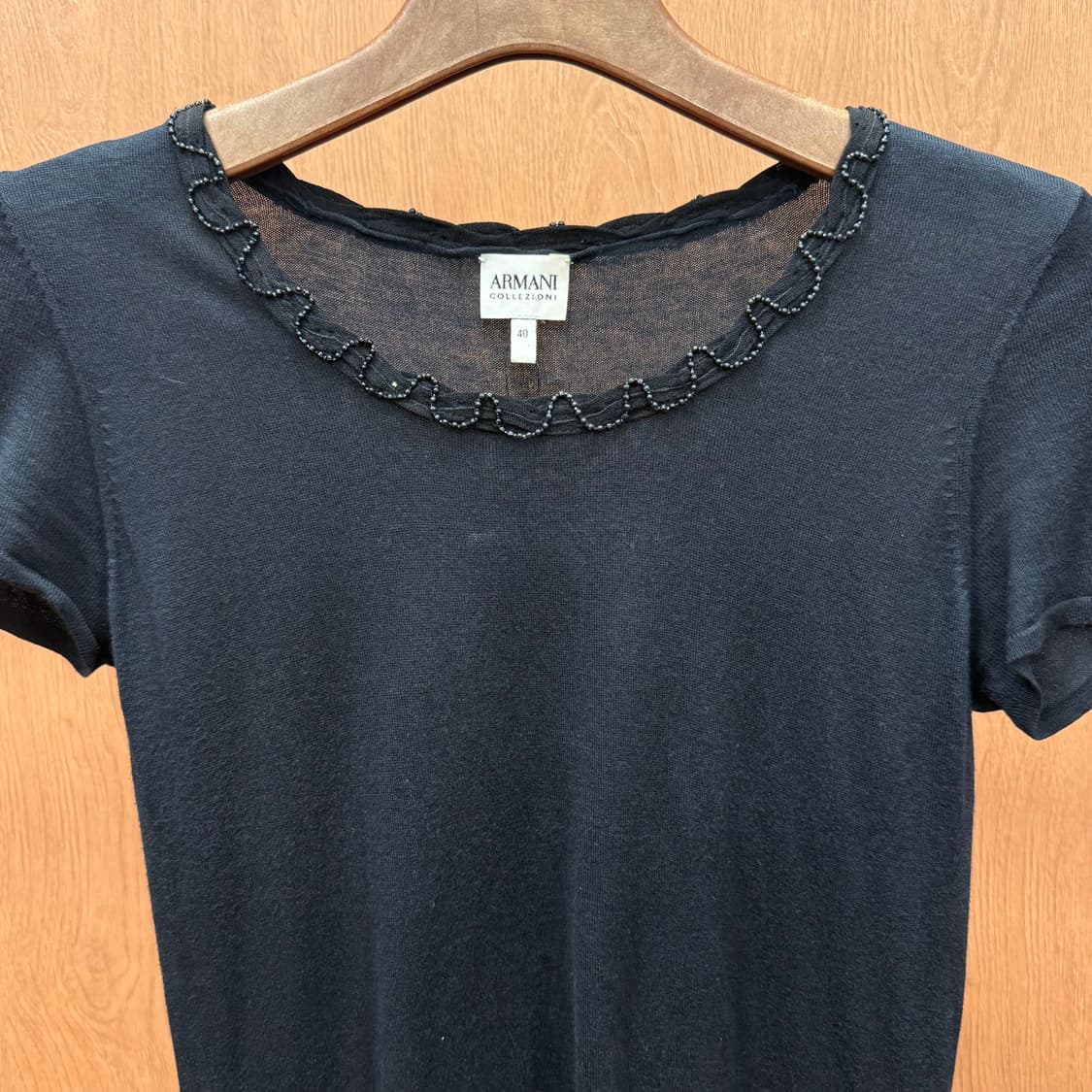 아르마니 콜레지오니 비즈 스캘럽 넥 반팔 니트 실크 블랜드 블랙 상품이미지4