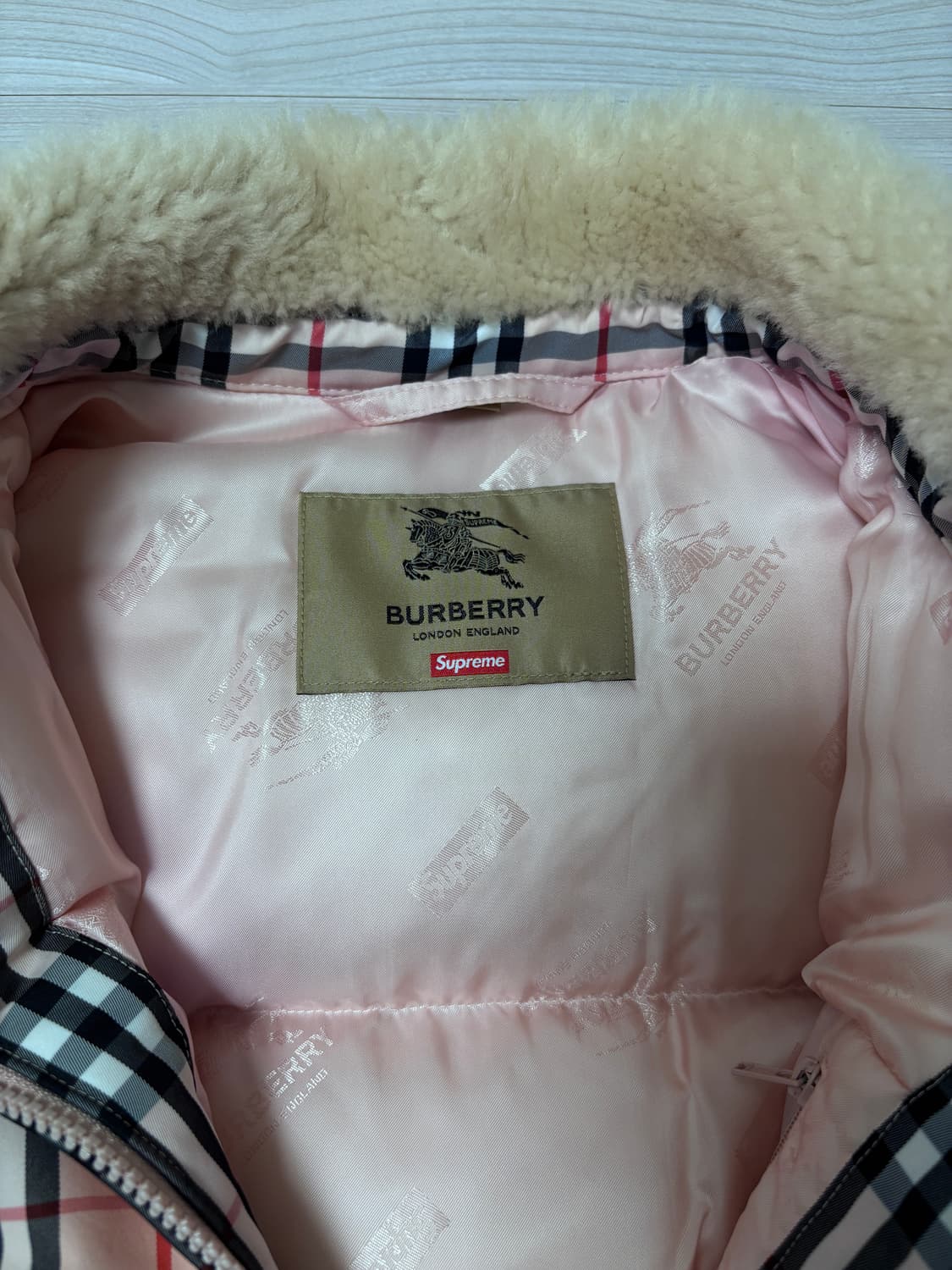 버버리 슈프림 셔링 푸퍼 다운 패딩 / M 상품이미지3