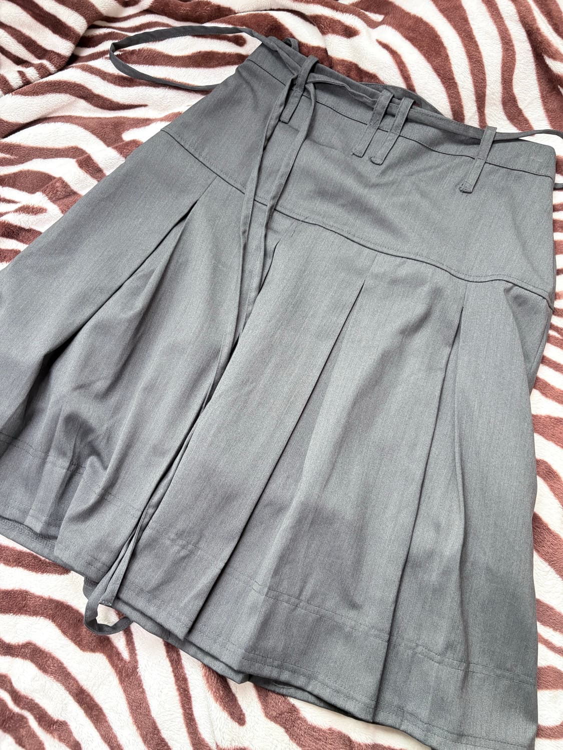 팬시클럽 포멀 버튼 플리츠 미디 스커트 상품이미지4